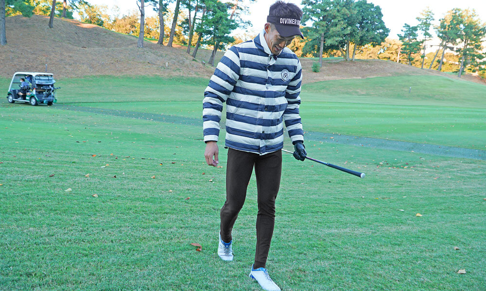 パンツのカラーと合わせる