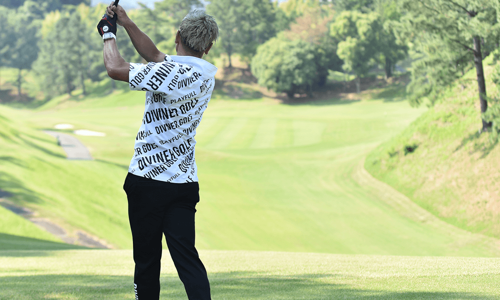 夏のゴルフウェアとコーディネート