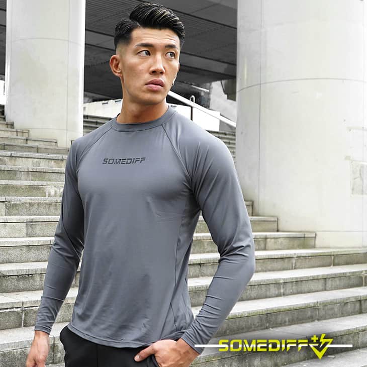 フロントロゴ長袖カットソー