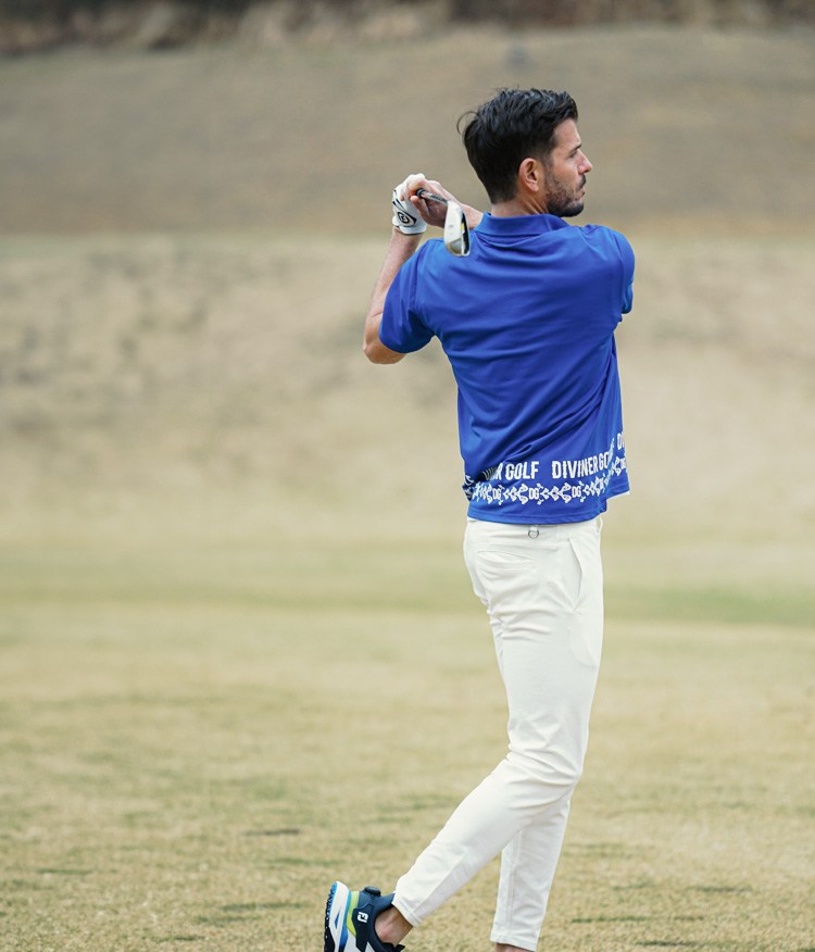 裾ループロゴポロシャツ_コーデ1