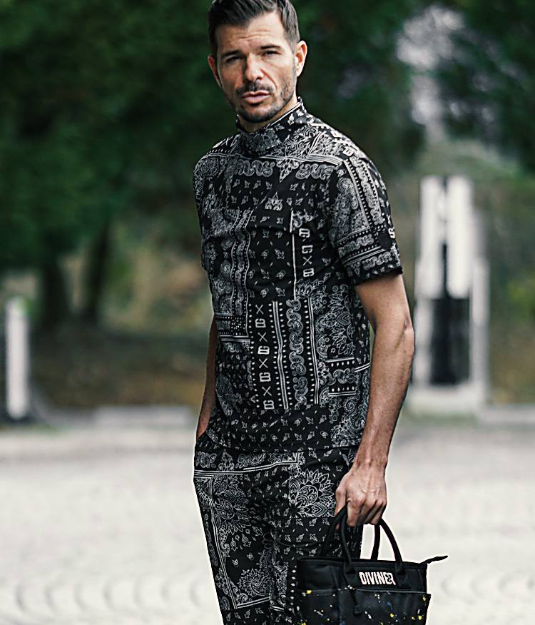 ペイズリー柄モックネックＴシャツ_コーデ3