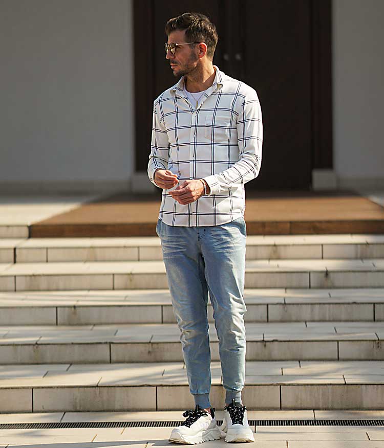 スタイル4_スウェットデニムジョガーパンツ