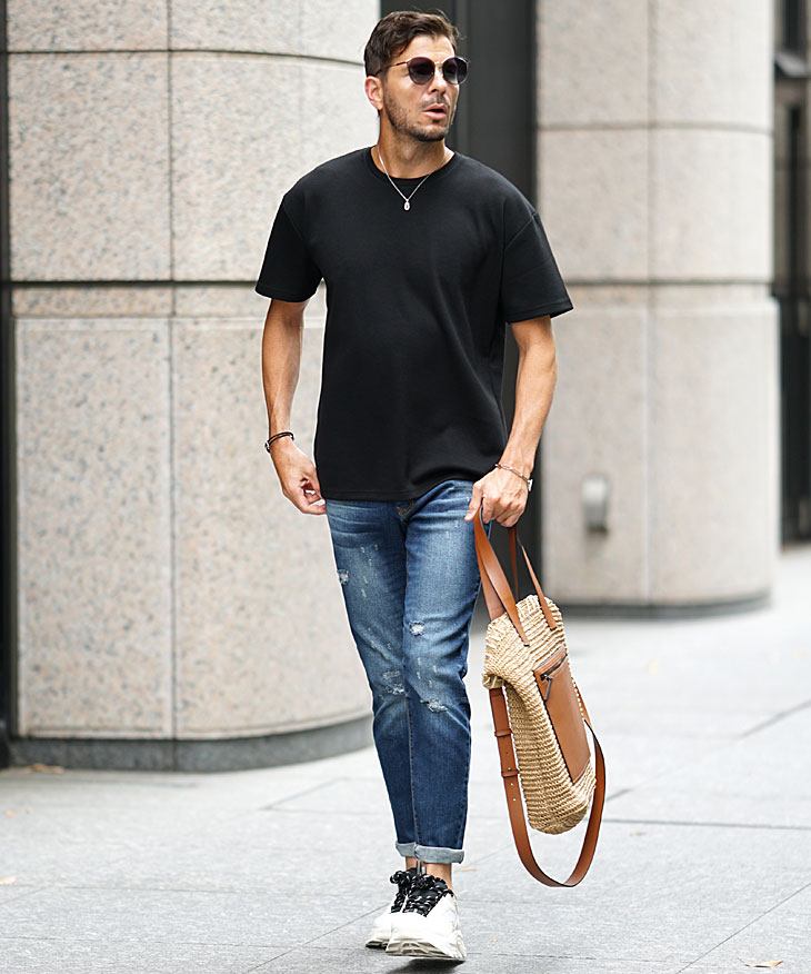 スリムテーパードダメージデニムの着用画像