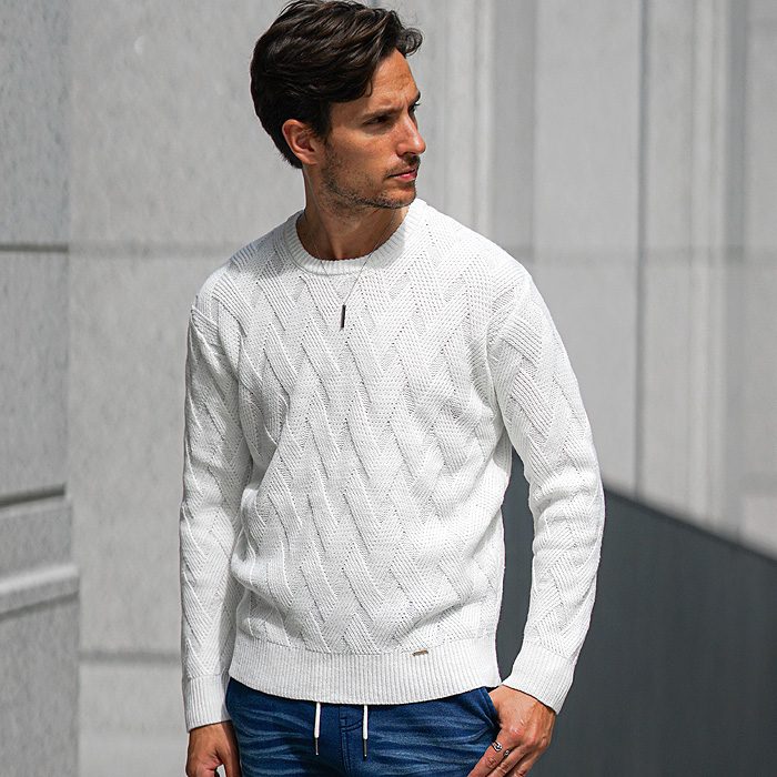 クルーネック。迷ったら、これ。