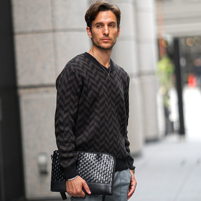 Vネック（シェブロン編み）