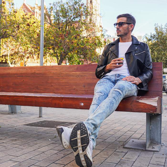 デニムスキニーで、王道ライダース