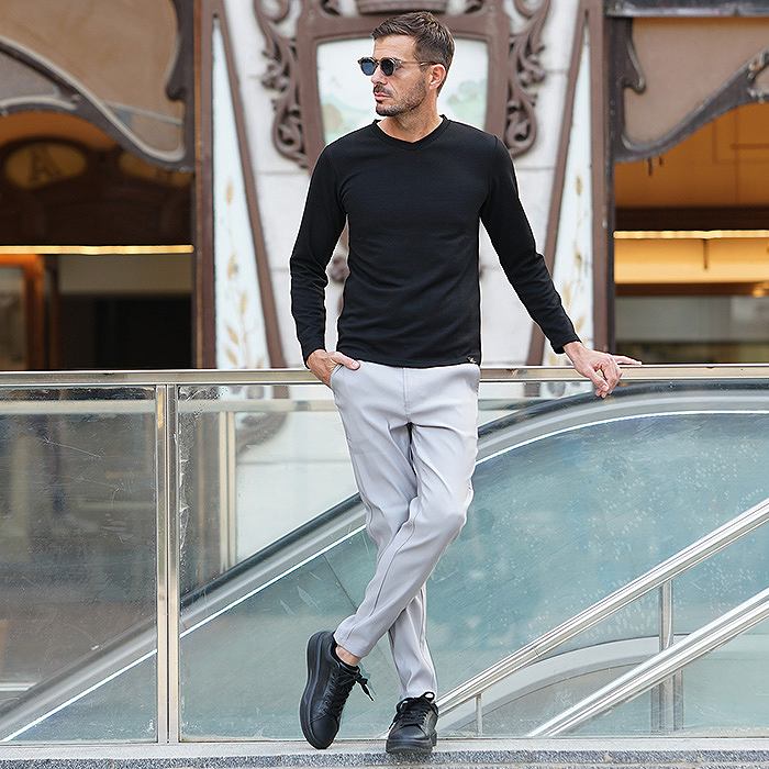 キレイ目パンツと合わせて纏まる。