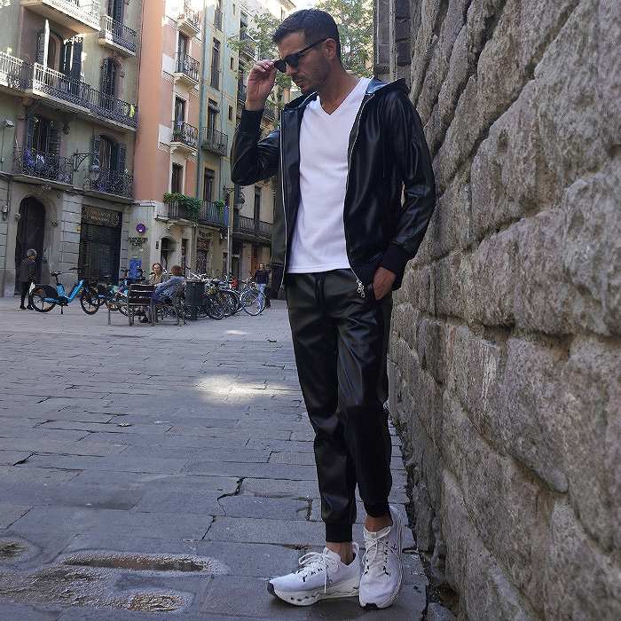 スポーティなセットアップで軽快に。