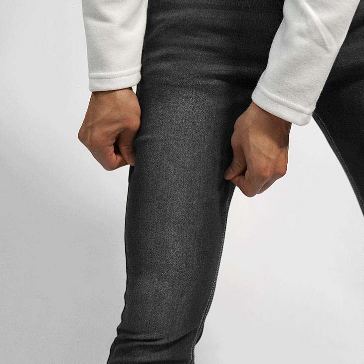 デニムなのに、しなやか