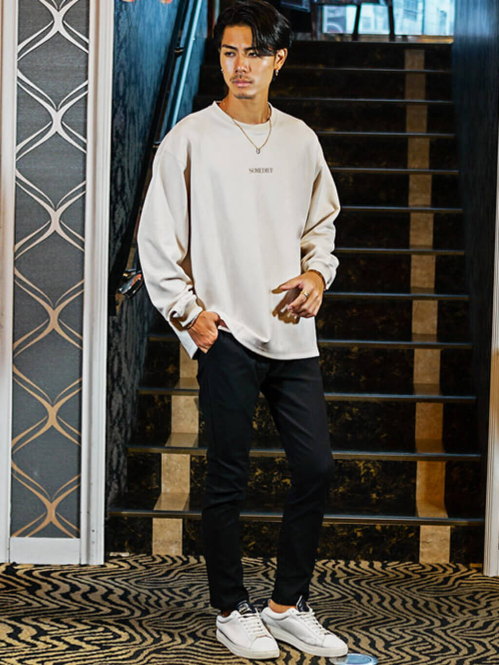 シンプルだけどなめらかさがやみつきになるトップス