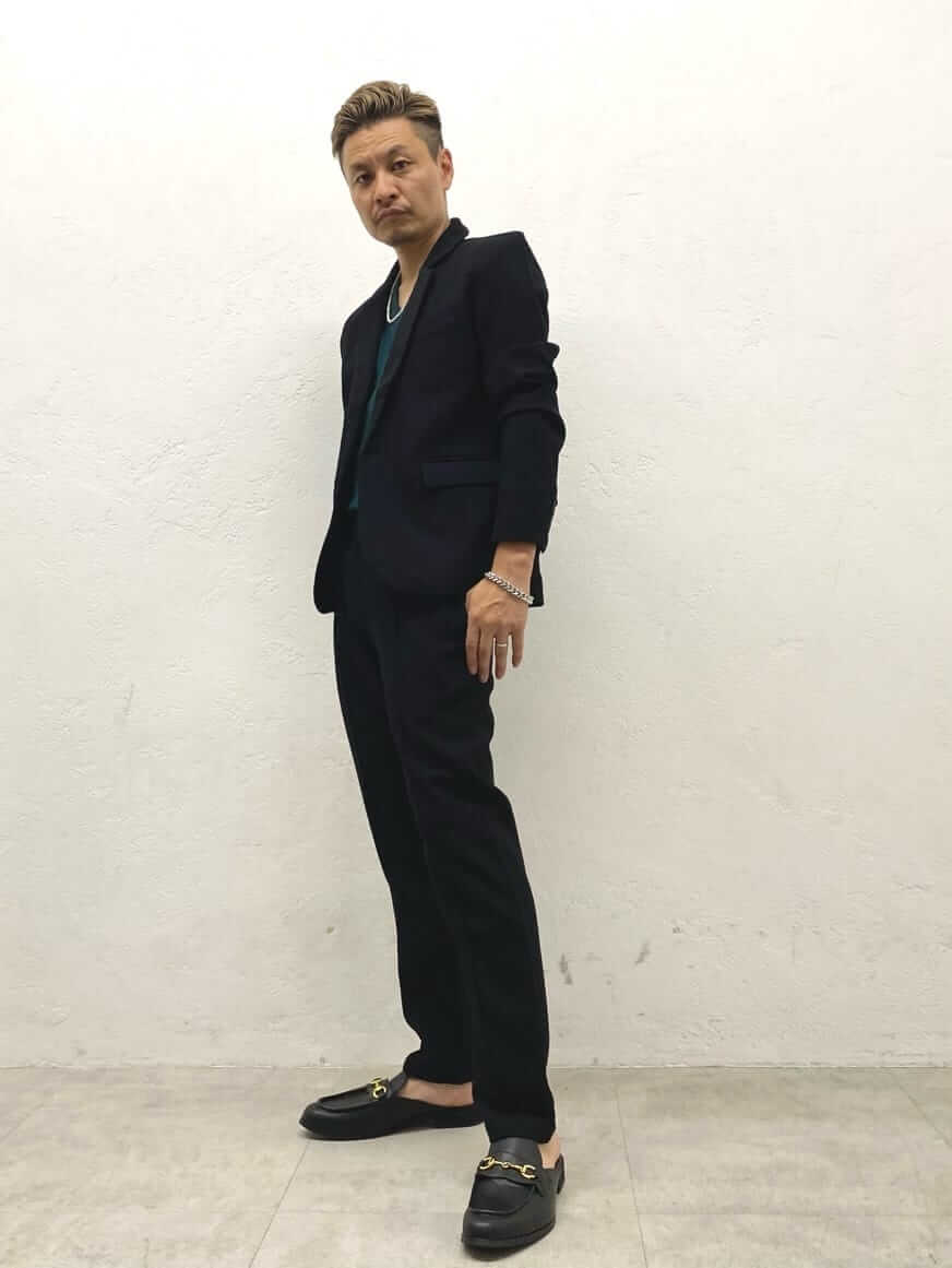 インナーをインしてこじゃれたコーデ。夜遊びスタイルに