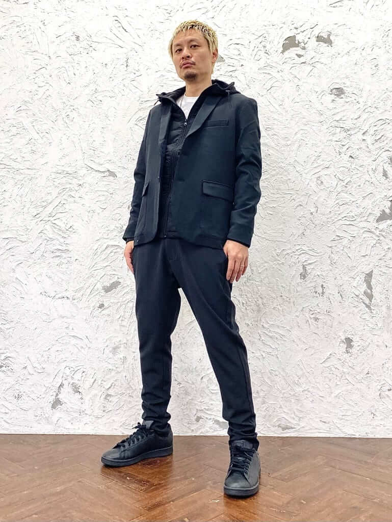 ジャケットにダウンを忍ばせ、きれいめに