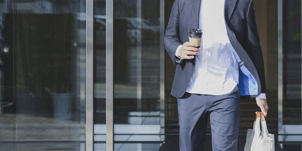 上下セットのスーツ