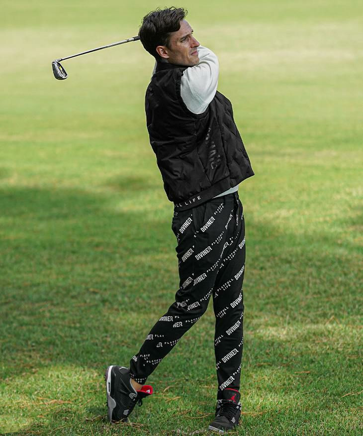 ベスト着用で紳士的にふるまう重ね着コーデ