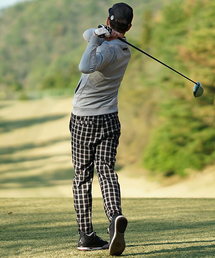 肌寒い気温でも快適にプレーできるジャケットコーデ