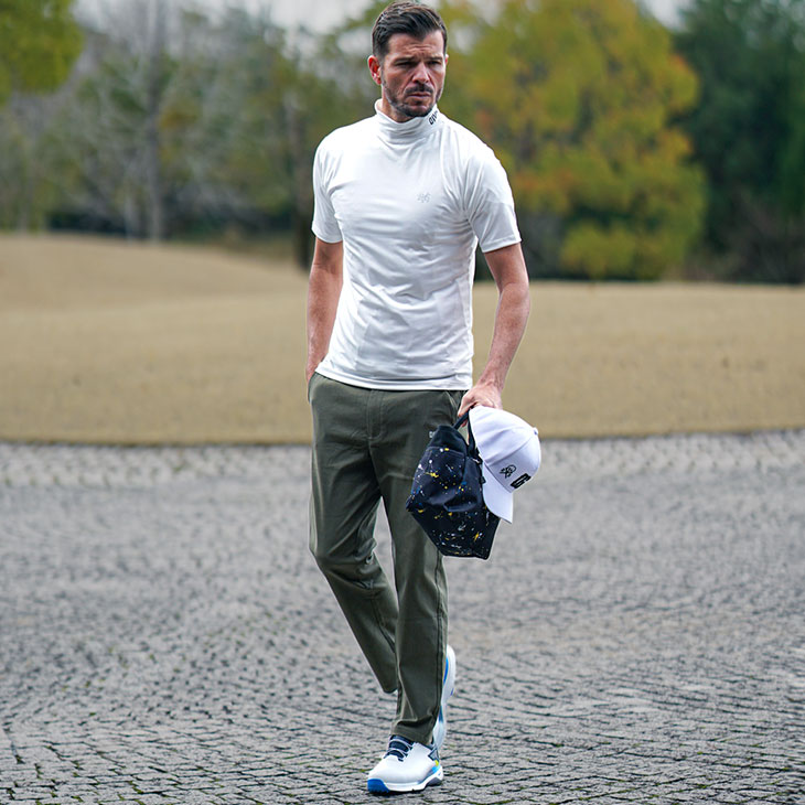 ボディラインで男らしさ魅せるコーデ