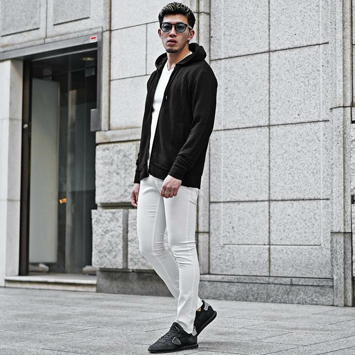 黒色パーカーを使ったコーデ8