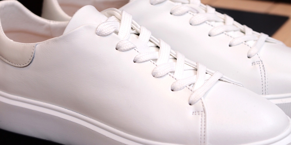 真っ白なスニーカー