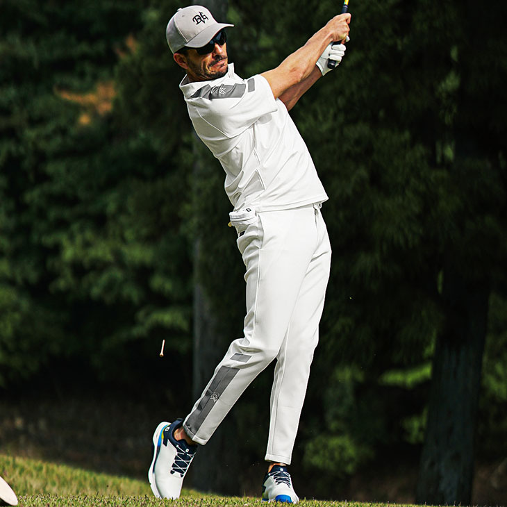 色使いで魅せる夏のメンズゴルフコーデ