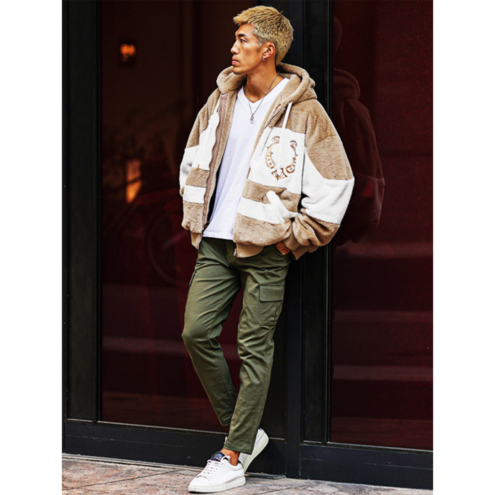 カーキ×ベージュのコーディネート