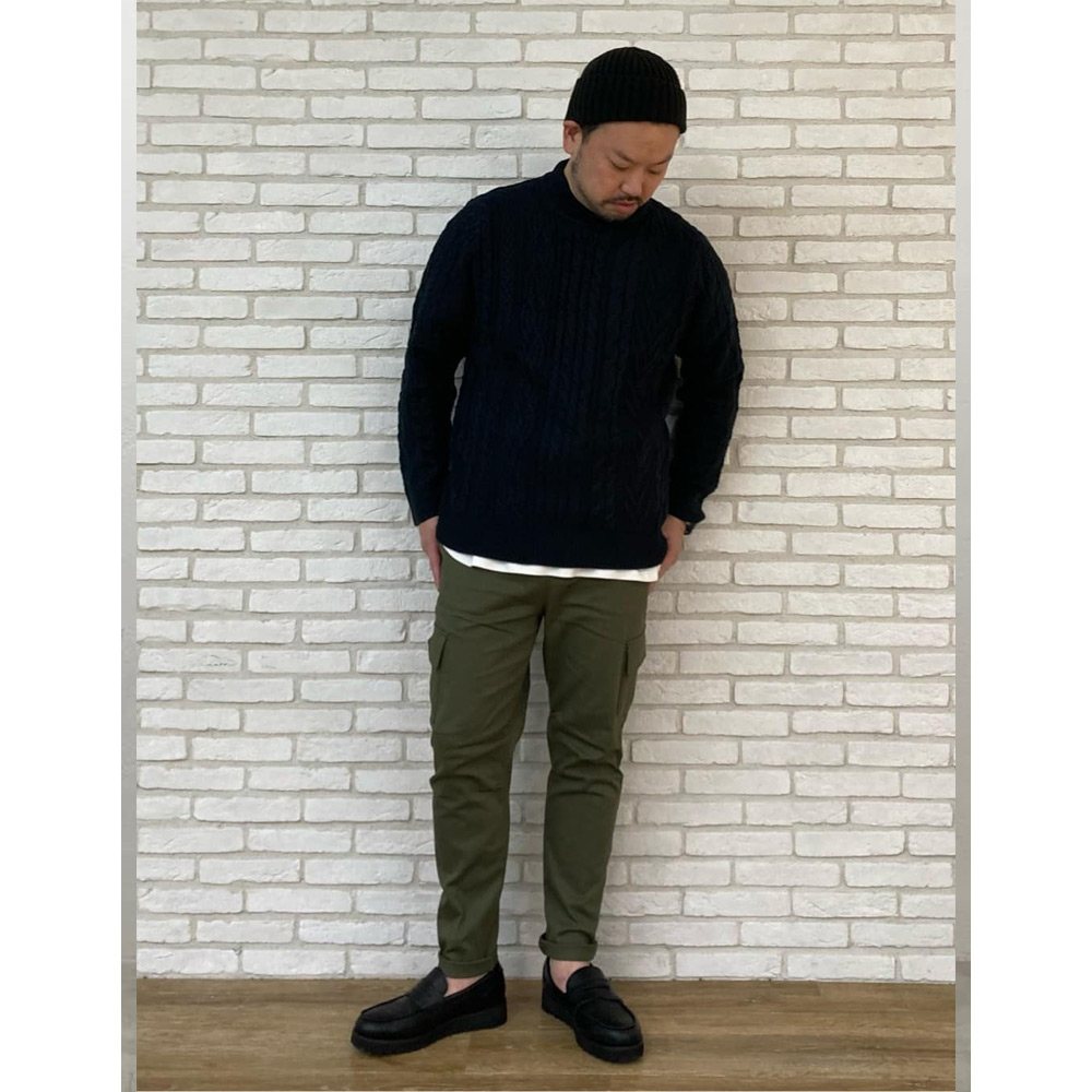 ゆるふわニット×カーキパンツコーデ