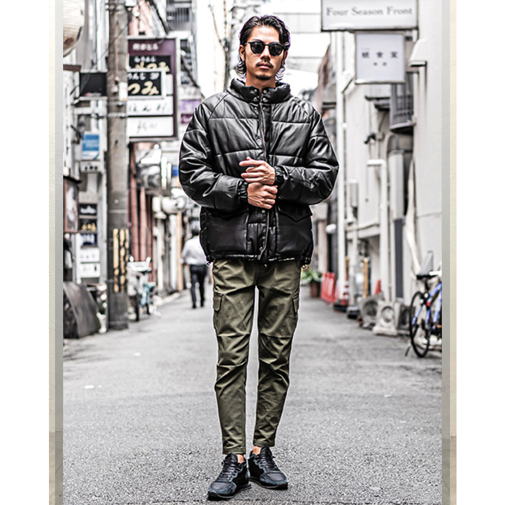 中綿ジャケットで冬のシルエットを楽しむカーキパンツコーデ