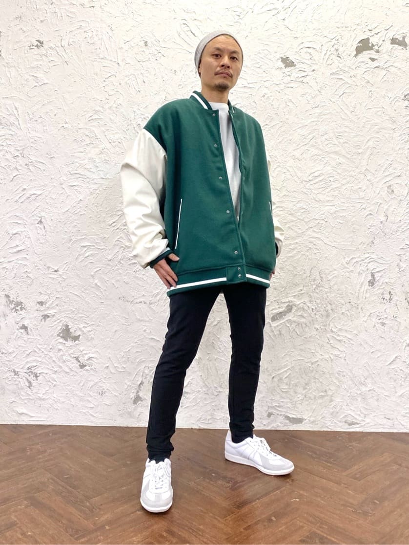 スリムパンツを合したコーデ