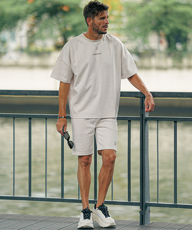 アイボリーカラーを使ったコーデ