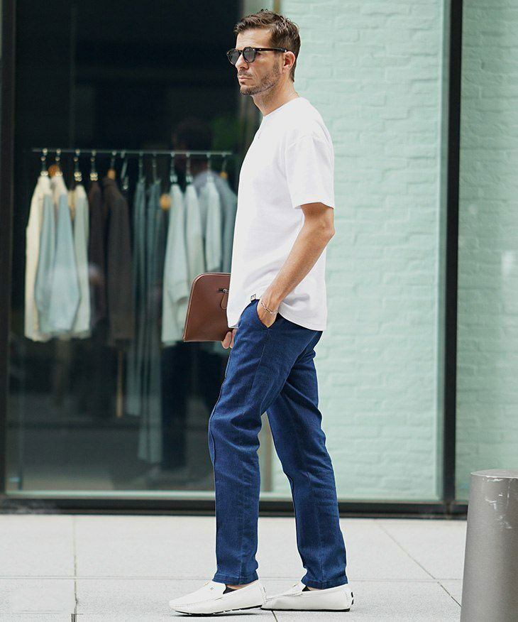 白×ブルーで定番カジュアルTシャツコーデ