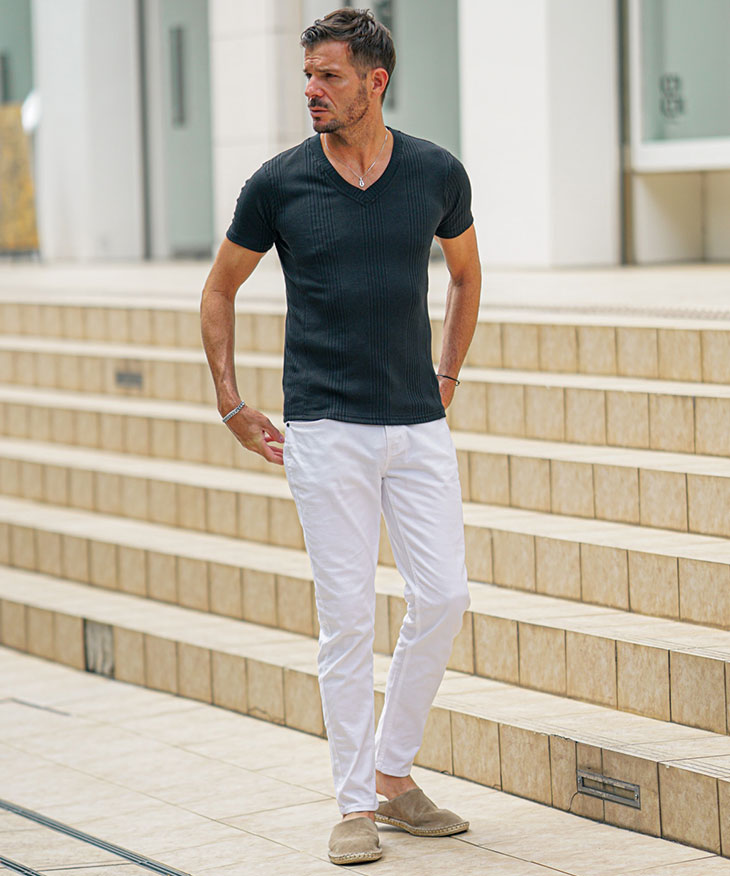 シンプルなモノトーンコーデ