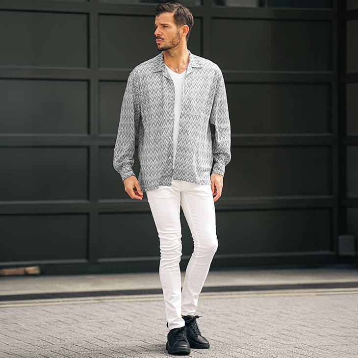 ビッグシルエットTシャツでトレンディに