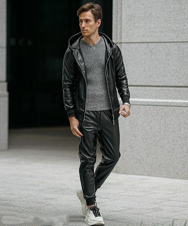 艶と光沢感で色気感じる脱・やりらふぃーコーデ