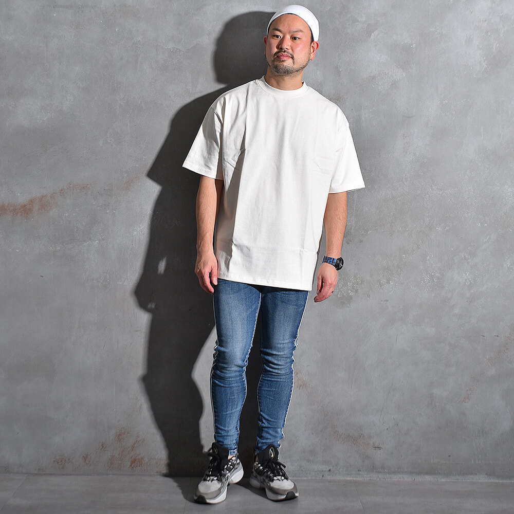 Tシャツ+スキニーパンツの画像