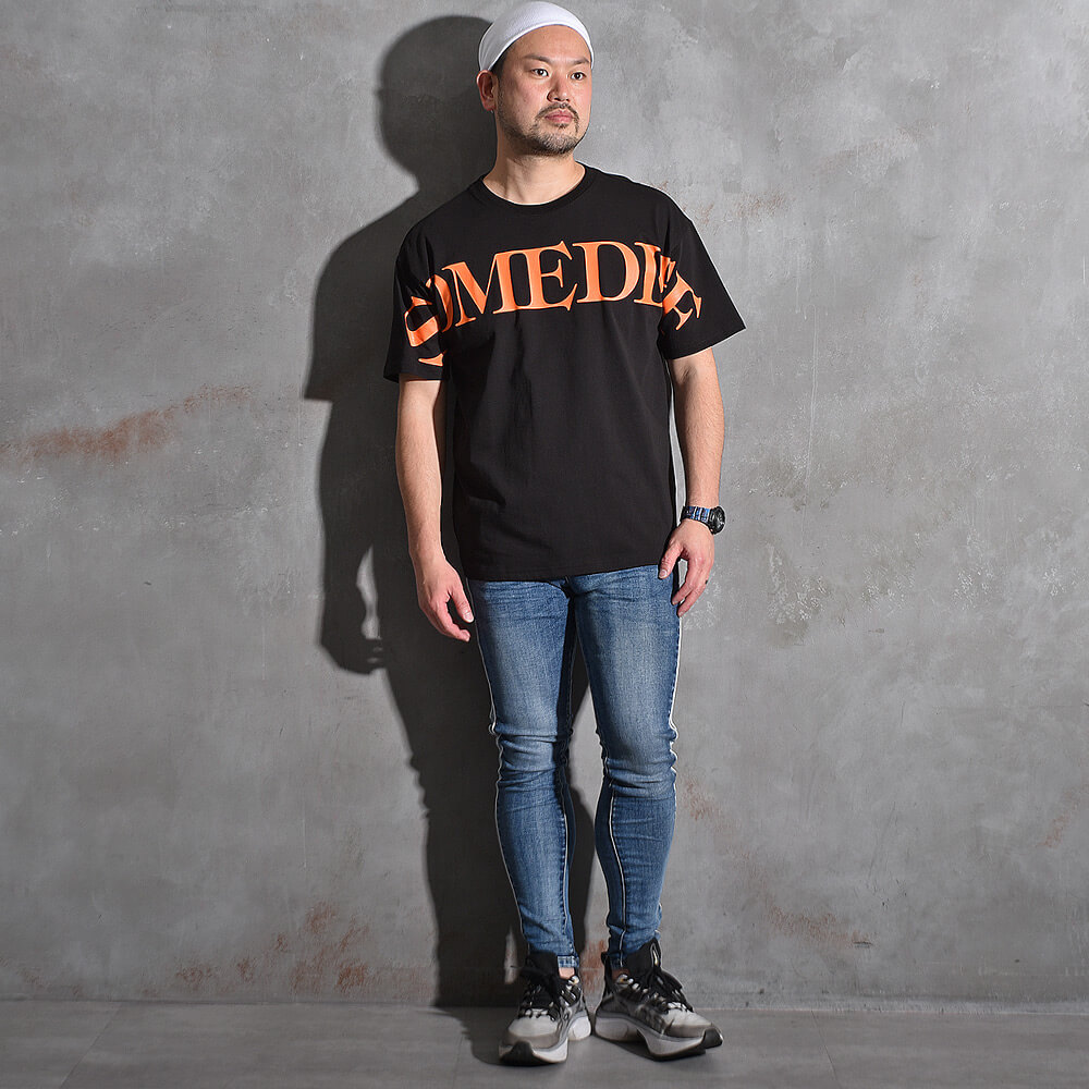 柄物or派手色を入れた画像