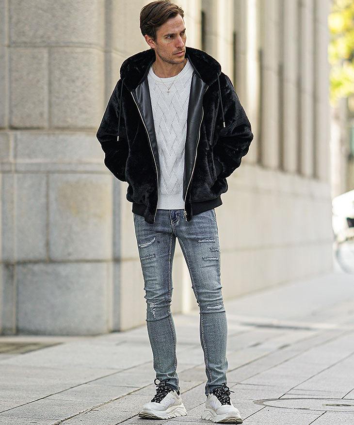 ニットアイテムと合わせた寒い季節の革ジャンコーデ