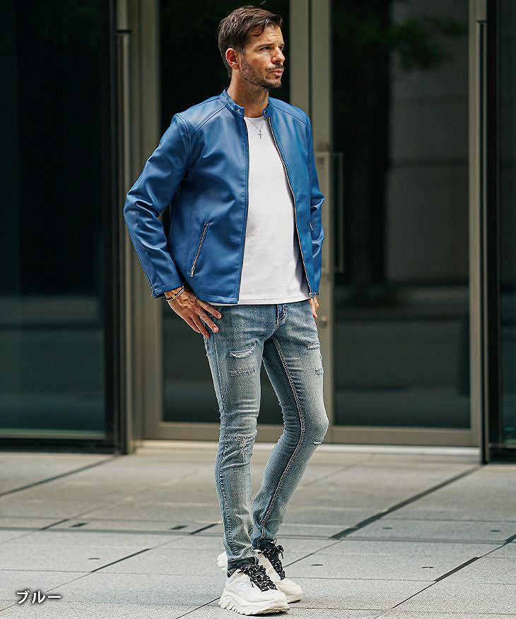 ブルーの色味が映える寒い季節の革ジャンコーデ