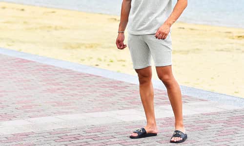 メンズのビーチサンダルおしゃれコーデ15選！着こなしのポイントとは？