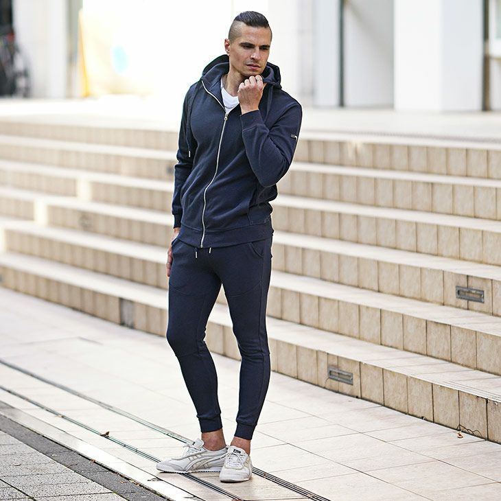 スウェットパーカーコーデ