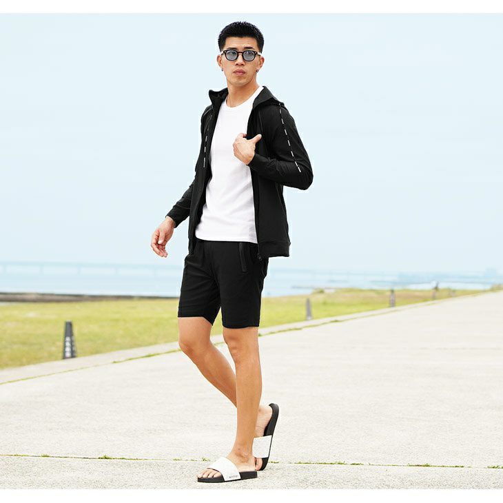 モノトーンパーカーコーデ