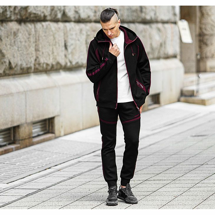 暗いトーンのコーデ