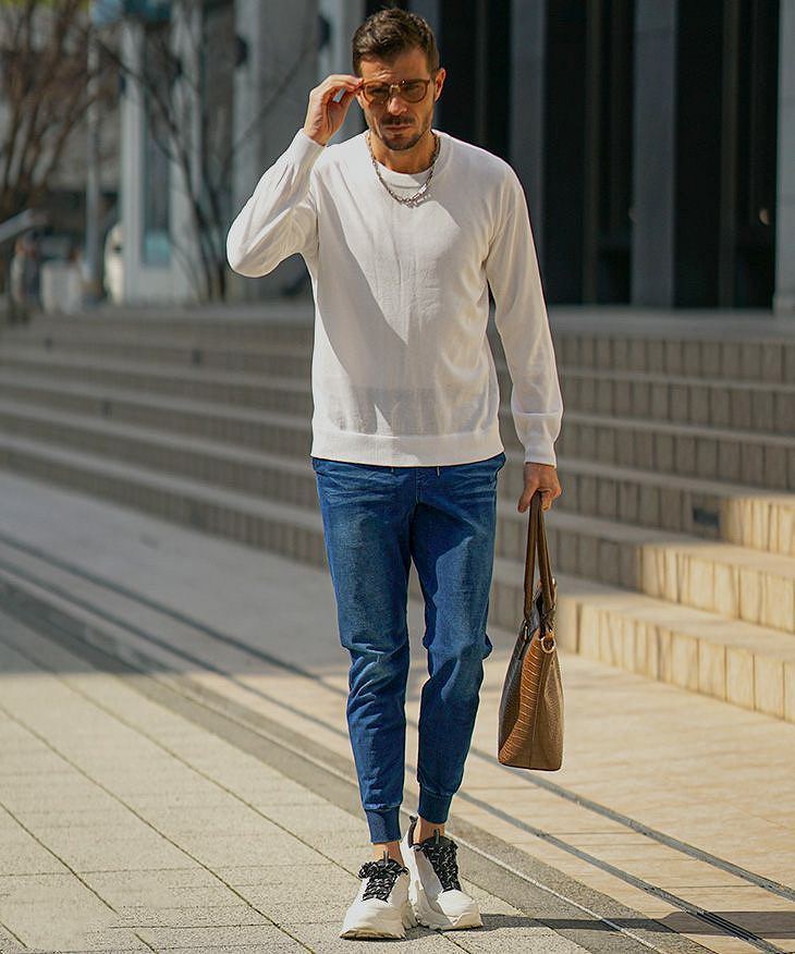 爽やかさを全身で表現するジョガーパンツコーデ